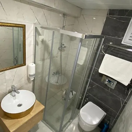 Kroisos Lake Hotel 2*